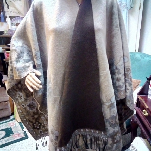 Reversable cape - Picture 4 of 6